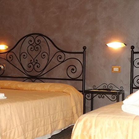 Hotel Aurora Misano Adriatico Esterno foto