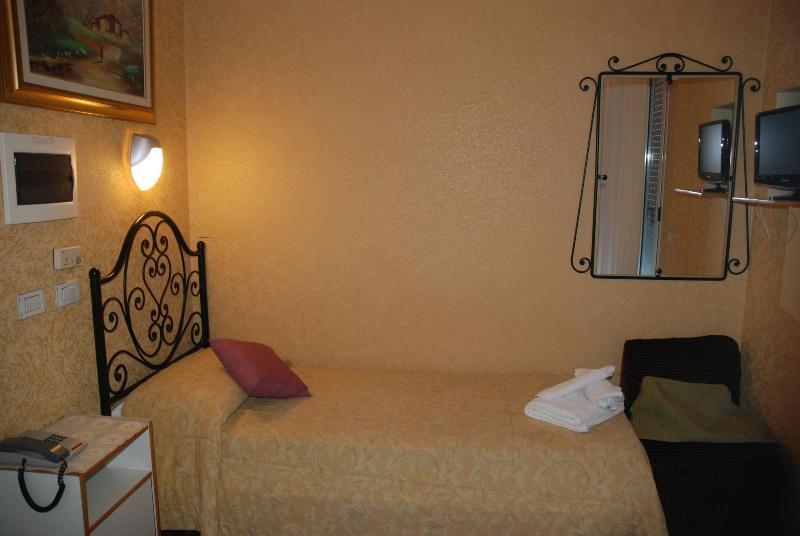 Hotel Aurora Misano Adriatico Esterno foto
