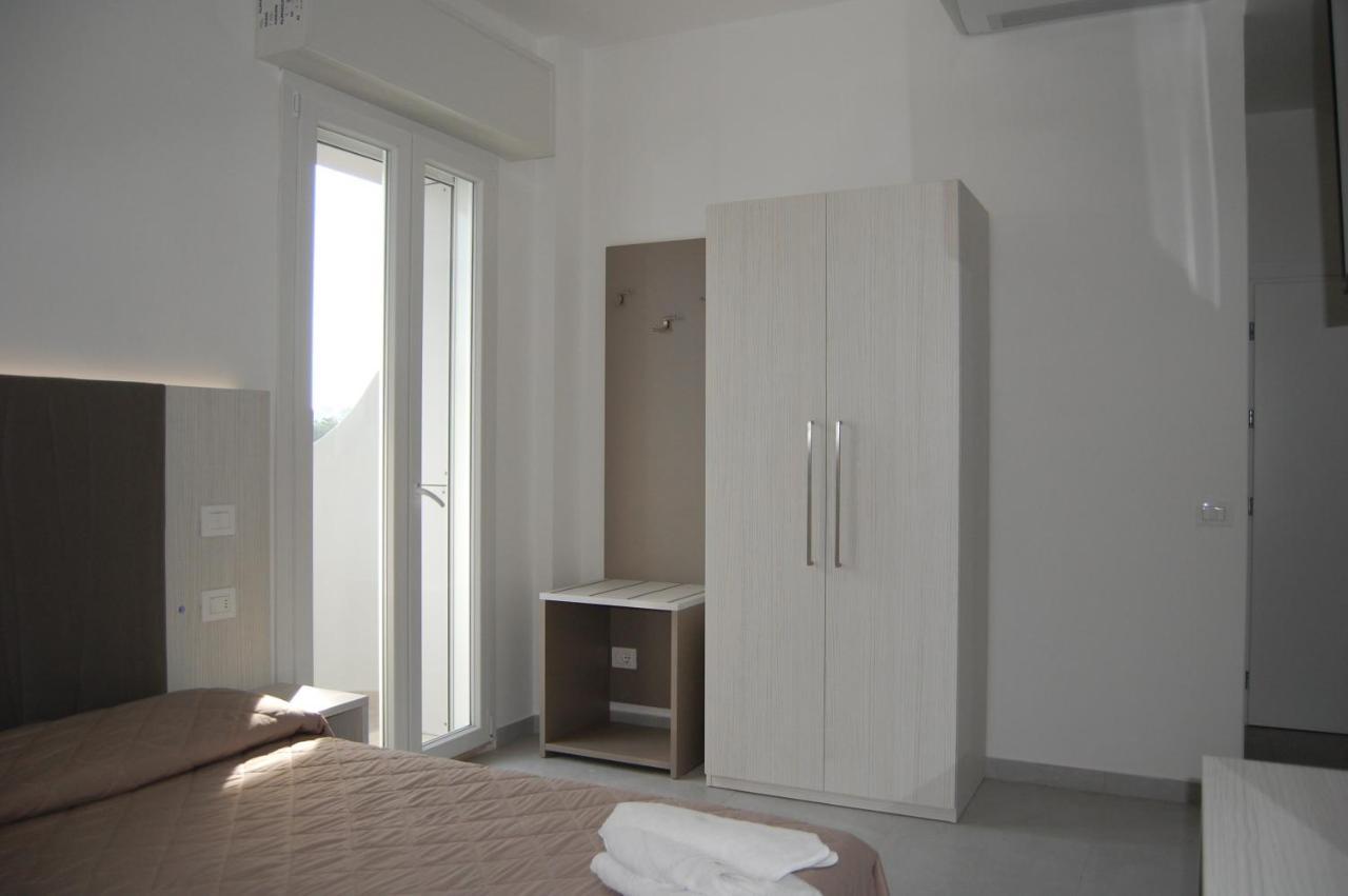 Hotel Aurora Misano Adriatico Esterno foto