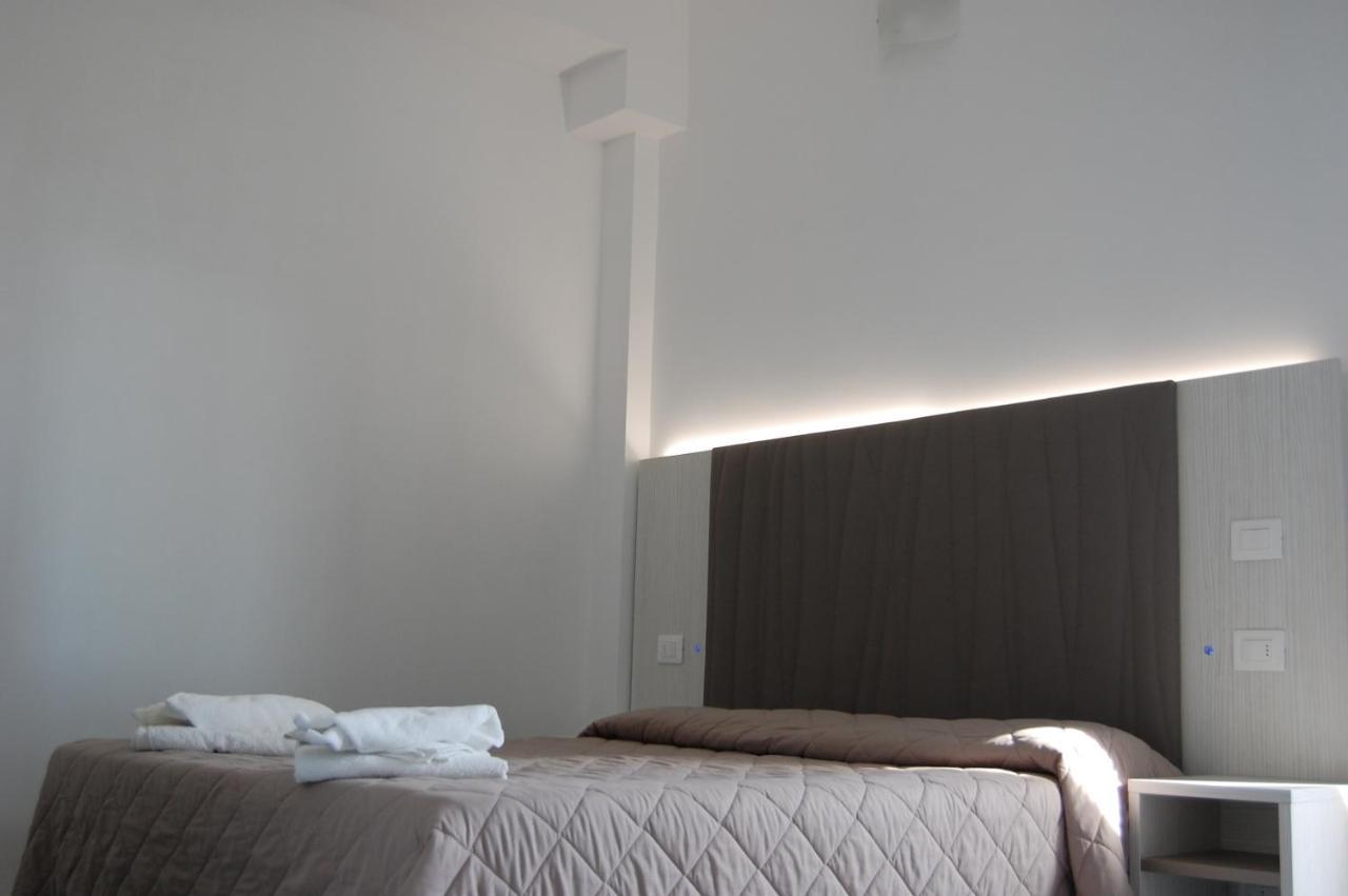 Hotel Aurora Misano Adriatico Esterno foto