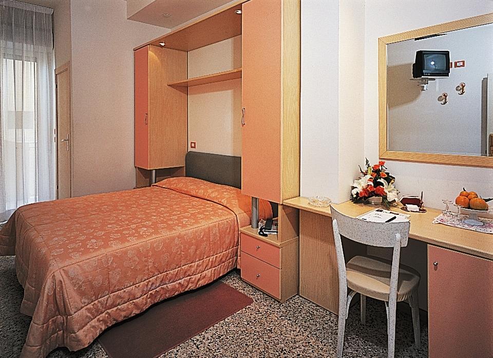 Hotel Aurora Misano Adriatico Camera foto