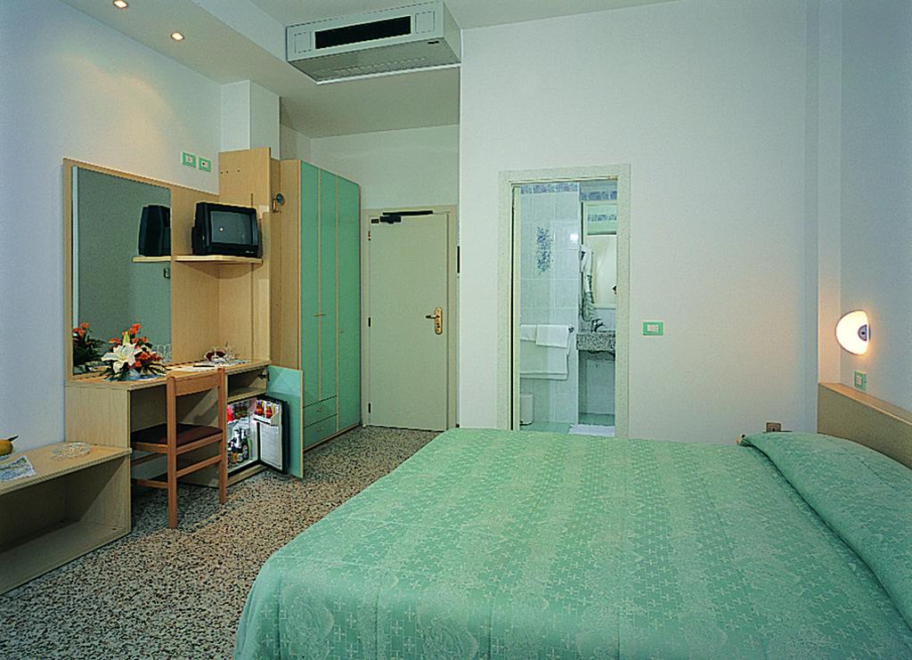 Hotel Aurora Misano Adriatico Camera foto