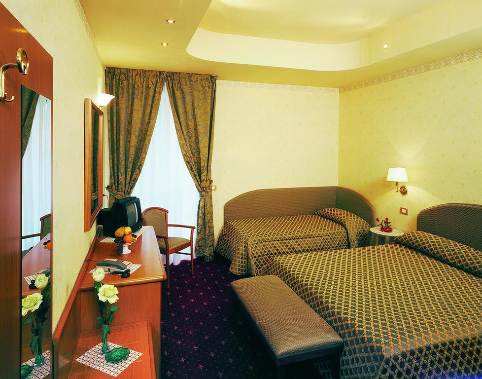 Hotel Aurora Misano Adriatico Esterno foto