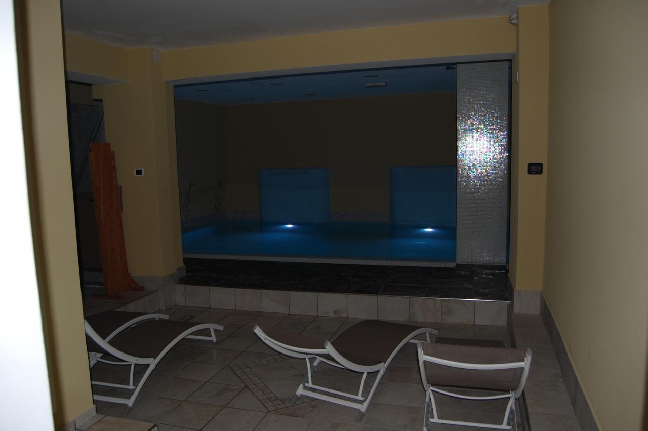 Hotel Aurora Misano Adriatico Esterno foto